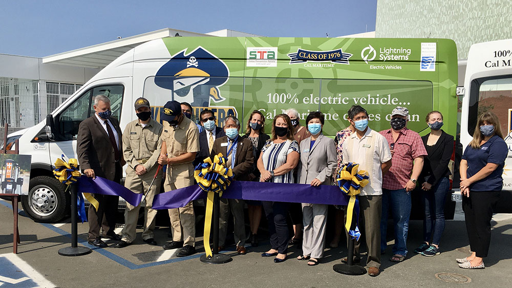 Keelhauler van ribbon cutting ceremony